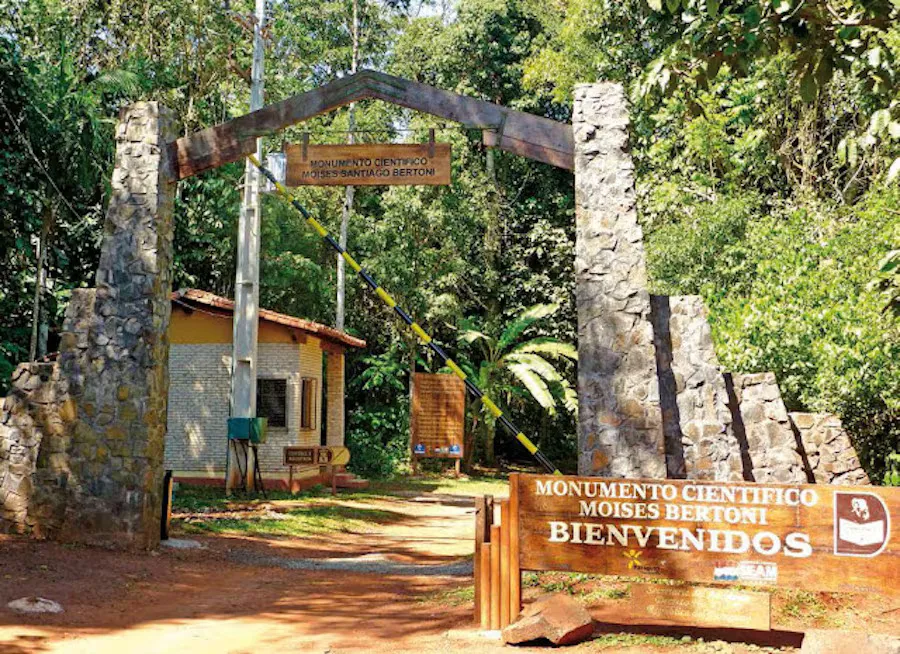 Entrada al Monumento Científico Moisés Bertoni